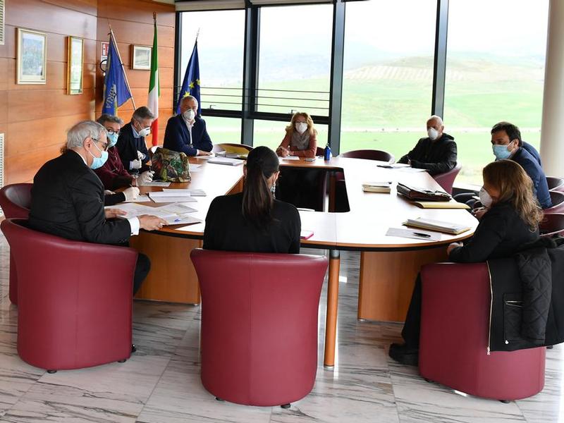 RIPARTI CALABRIA. ANCORA FONDI EMERGENZA PER LE FAMIGLIE E GLI STUDENTI. SANTELLI: "NOSTRA E' REGIONE PILOTA"