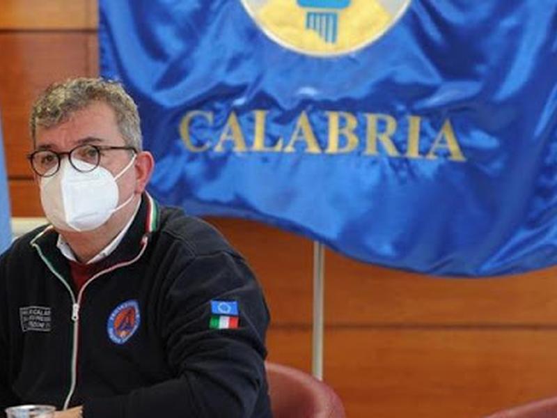 Covid, Spirlì firma la nuova ordinanza sui rientri