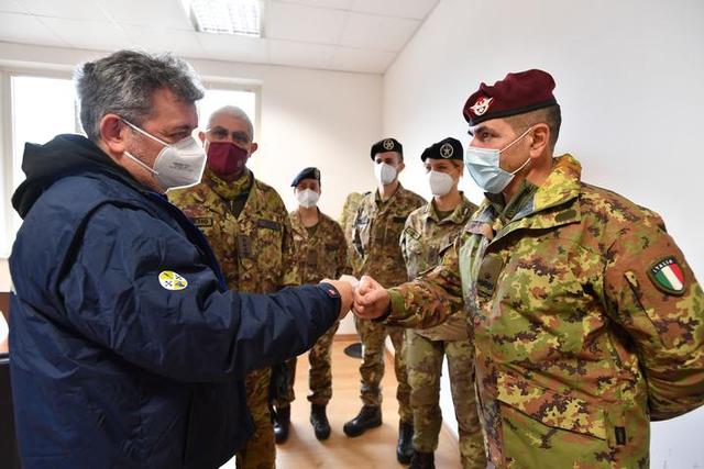 La visita del presidente Spirlì al centro vaccinale di Taurianova