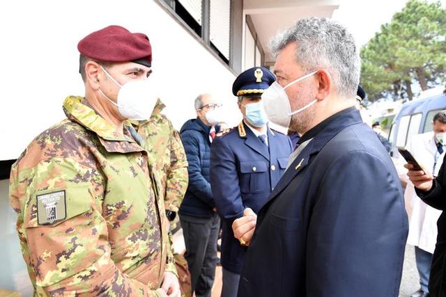 Il presidente Spirlì visita il punto vaccinale di Reggio Calabria
