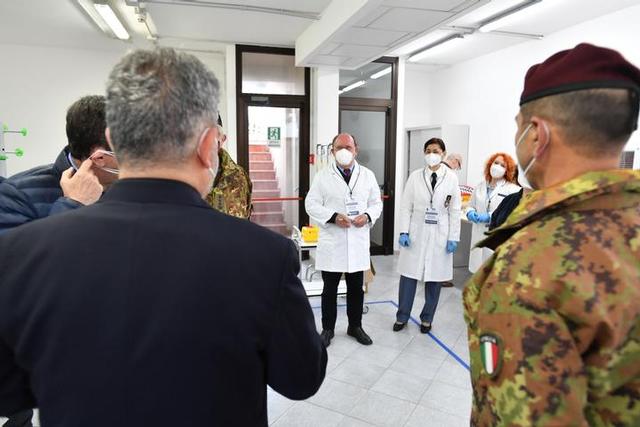Il presidente Spirlì visita il punto vaccinale di Reggio Calabria