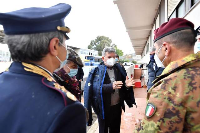 Il presidente Spirlì visita il punto vaccinale di Reggio Calabria