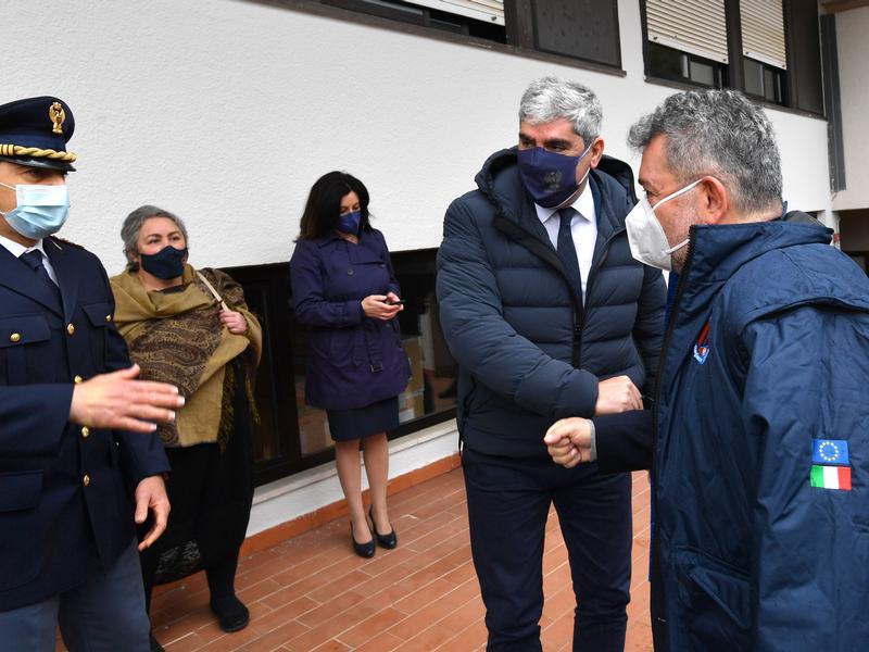 Il presidente Spirlì visita il punto vaccinale di Reggio Calabria