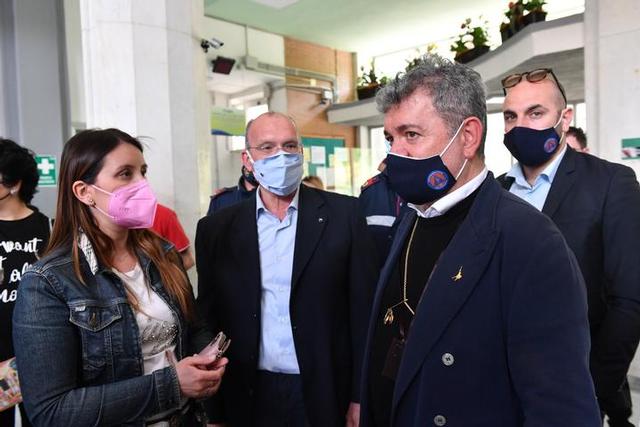 Il presidente Spirlì al centro vaccinale di Paola